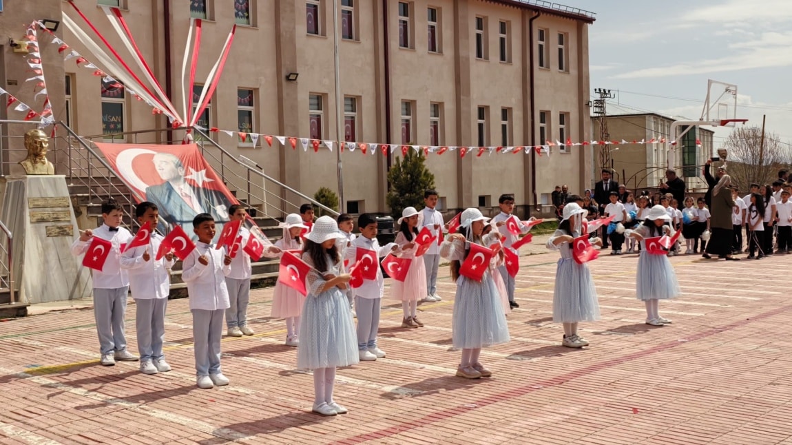 23 Nisan Coşkuyla Kutlandı